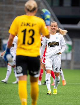 Göteborgs målvakt Jennifer Falk och Filippa Curmark jublar