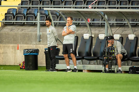 Östersunds assisterande tränare Amir Azrafshan och tränare Pero Kapcevic