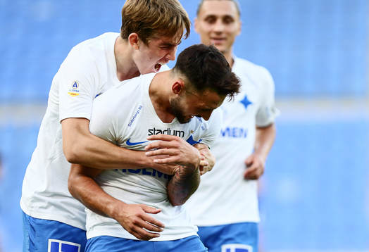 IFK Norrköpings Ísak Bergmann Jóhannesson jublar med