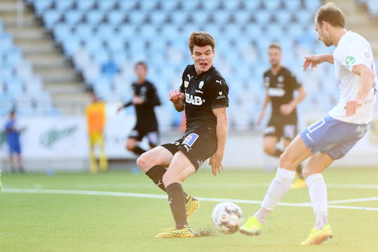 Örebros Albin Granlund och IFK Norrköpings Lars Krogh