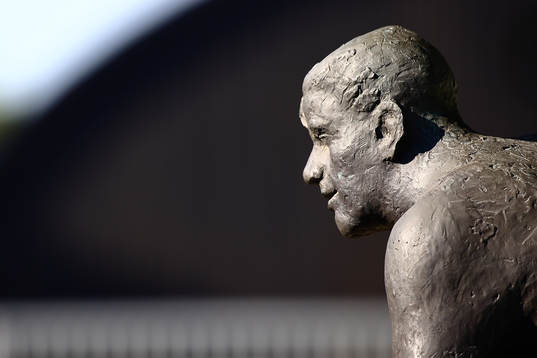 Gunnar Nordahl-stayn utanför Östgötaporten före