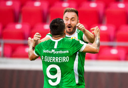 Hammarbys Paulinho jublar efter 1-1 med Muamer Tankovic