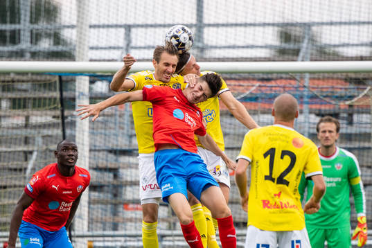 Falkenbergs Tobias Karlsson och Carl Johansson i en