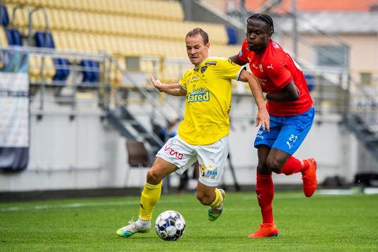 Falkenbergs Anton Wede och Helsingborgs Noel Mbo