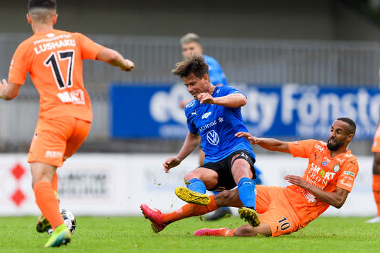 Halmstads Dusan Djuric och AFC Eskilstunas Ferid Ali