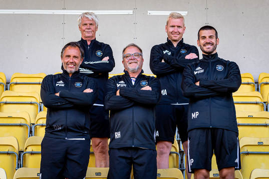  Tränare Karl-Gunnar Björklund och Mattias Adelstam, Främre ledet från vänster: Fystränare Dan Norberg, Tränare Roar Hansen och Målvaktstränare Matthew Pyzdrowski poserar för ett porträtt under en fotbollsträning med Ängelholms FF den 20 juli 2020 i Ängelholm.
