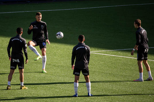 Örebros Arvid Brorsson värmer upp