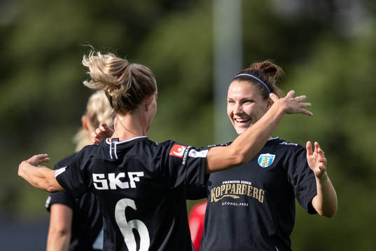 Göteborgs Julia Roddar och Natalia Kuikka jublar