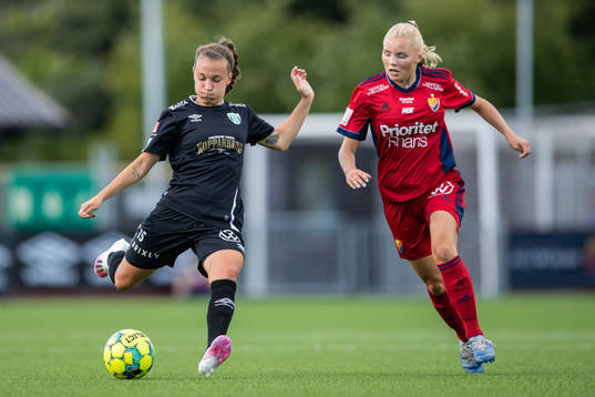 Göteborgs Julia Zigiotti Olme och Djurgårdens Louise Hvarfner