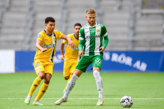 IFK Göteborgs Alexander Jallow och Hammarbys Dennis Widgren