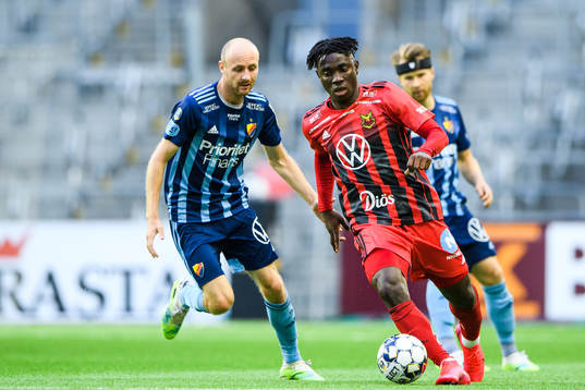 Djurgårdens Curtis Edwards och Östersunds Jordan Attah