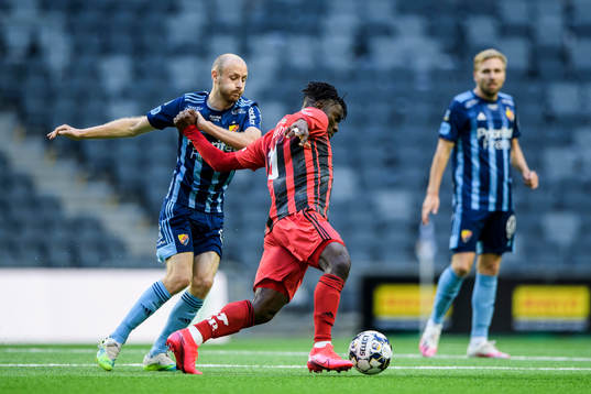 Djurgårdens Curtis Edwards och Östersunds Jordan Attah