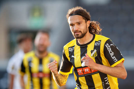 Häckens Leonard Zuta jublar