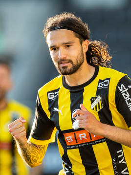 Häckens Leonard Zuta jublar efter 3-0
