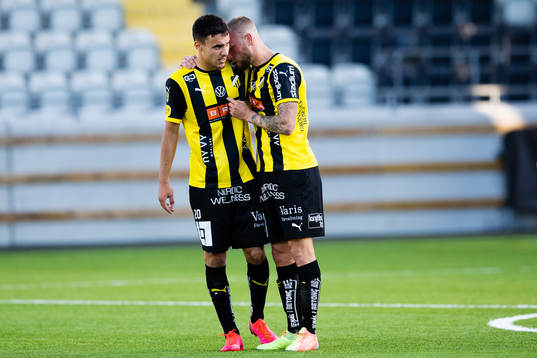 Häckens Ali Youssef ihop med Alexander Faltsetas efter 2-0
