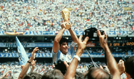 Bla gjennom flere bilder av Fotboll, Diego Maradona, Arkiv
