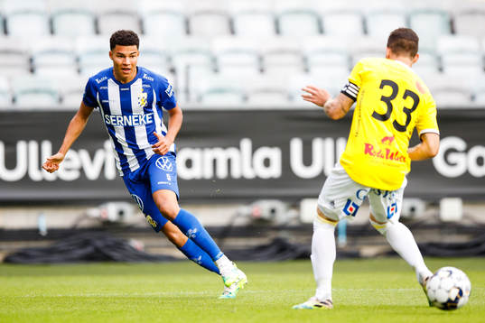 IFK Göteborgs Alexander Jallow och Falkenbergs Tibor Brink