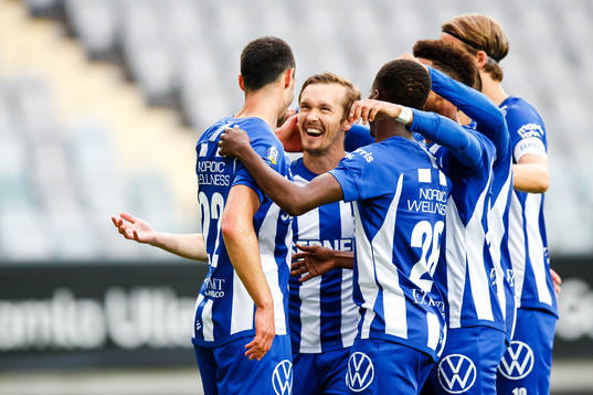 IFK Göteborgs spelare jublar efter 1-0 av Giorgi Kharaishvili