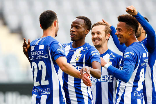 IFK Göteborgs Giorgi Kharaishvili och Alhassan Yusuf Abdullahi jublar efter 1-0