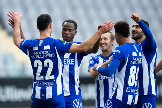 IFK Göteborgs Giorgi Kharaishvili jublar med lagkamrater efter 1-0
