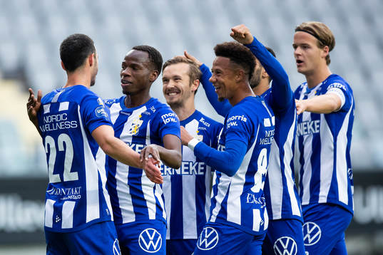 IFK Göteborgs Giorgi Kharaishvili jublar med lagkamrater efter 1-0