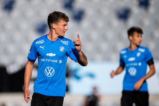 Halmstads Samuel Kroon jublar efter 1-2