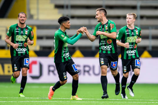 Varbergs Erion Sadiku (m) jublar efter 2-2
