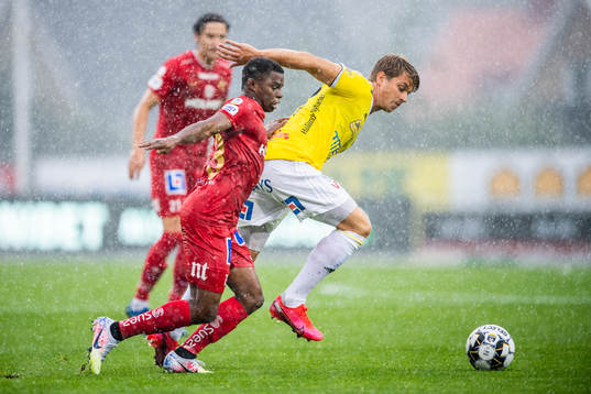 IFK Norrköpings Abdulrazaq Ishaq och Falkenbergs Marcus Klingenberg Mathisen