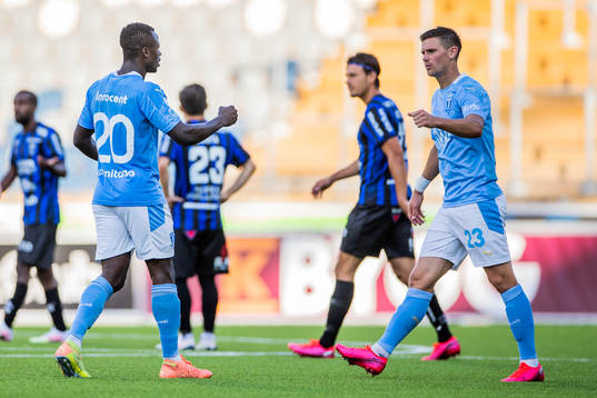 Malmö FFs Bonke Innocent och Marcus Antonsson jublar efter 1-1