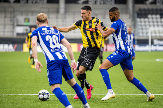 Häckens Ali Youssef mot IFK Göteborgs Victor Wernersson