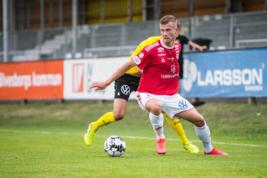 +a+Alexander Ahl Holmström  och Mjällbys Max Watson