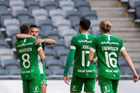 Hammarbys Vladimir Rodic, Jeppe Andersen, Abdul Khalili och Gustav Ludwigson jublar efter 1-0 av Gustav Ludwigson