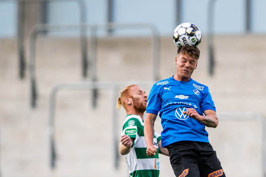 Västerås Calle Svensson och Halmstads Samuel Kroon