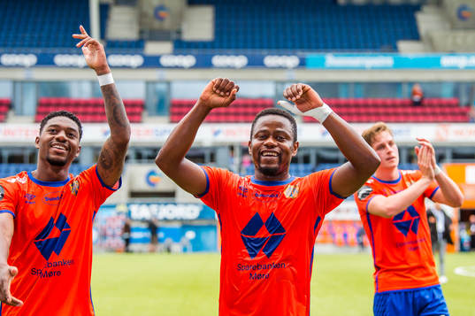 Shaquill Montell Sno and Izunna Arnest Uzochukwu of Aalesund celebrates