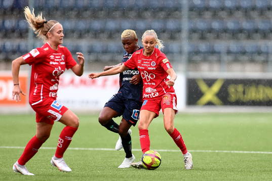 Örebros Sara Lilja-Vidlund och Linköpings Uchenna Grace