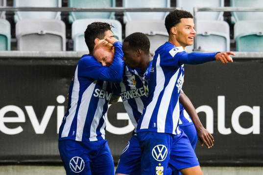 IFK Göteborgs Alexander Farnerud jublar med lagkamrater