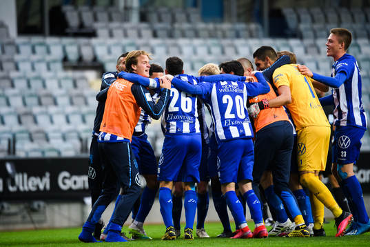 IFK Göteborgs spelare jublar