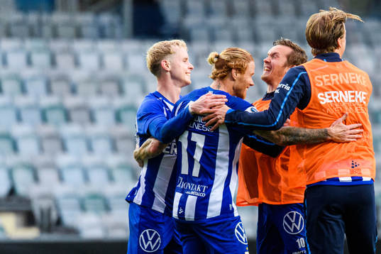 IFK Göteborgs Alexander Farnerud jublar med Patrik