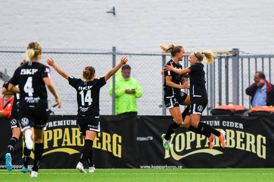 Göteborgs Julia Roddar och Emma Koivisto jublar