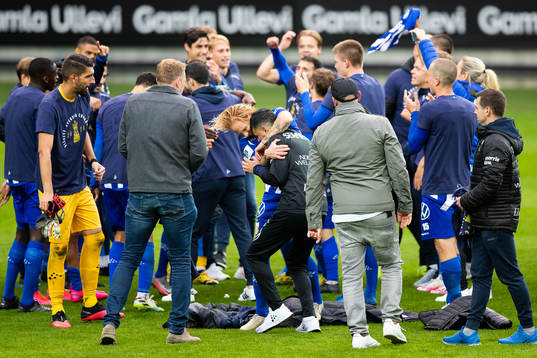 IFK Göteborgs Alexander Farnerud kramar om tränare Poya