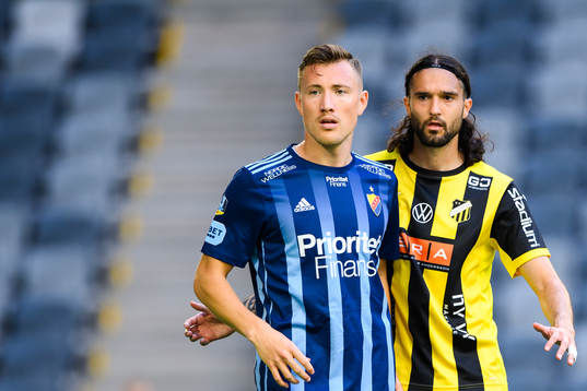 Djurgårdens Fredrik Ulvestad och Häckens Leonard Zuta