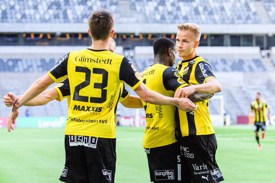 Häckens Jasse Tuominen jublar efter 1-1 av Patrik Wålemark 