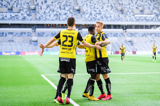 Häckens Jasse Tuominen jublar efter 1-1 av Patrik Wålemark 