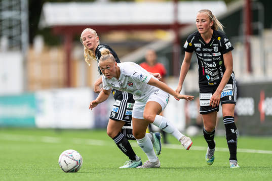 Rosengårds Hanna Bennison mot Piteås Astrid Larsson och