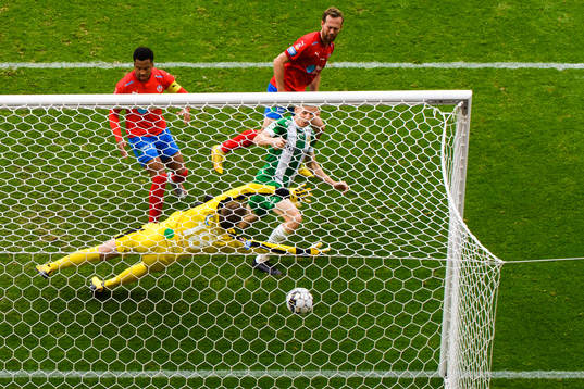 Hammarbys Gustav Ludwigson gör 1-1 bakom Helsingborgs