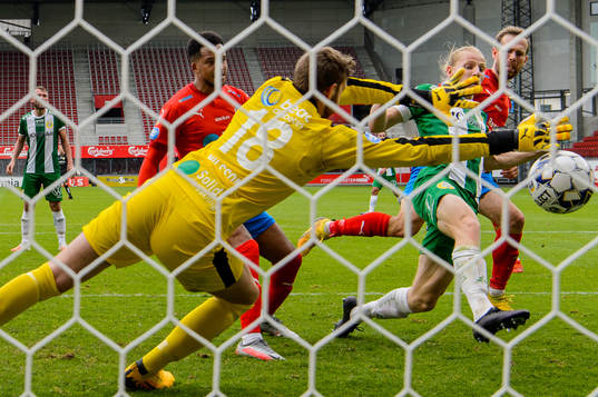 Hammarbys Gustav Ludwigson gör 1-1 bakom Helsingborgs