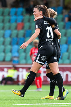 Göteborgs Pauline Hammarlund jublar efter att hon gjort 2-0