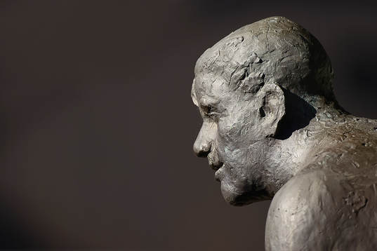 Gunnar Nordahl-statyn utanör Östgötaporten före