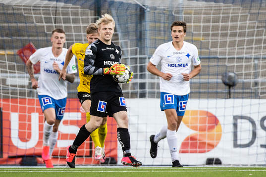 IFK Norrköpings målvakt Isak Pettersson med en räddning