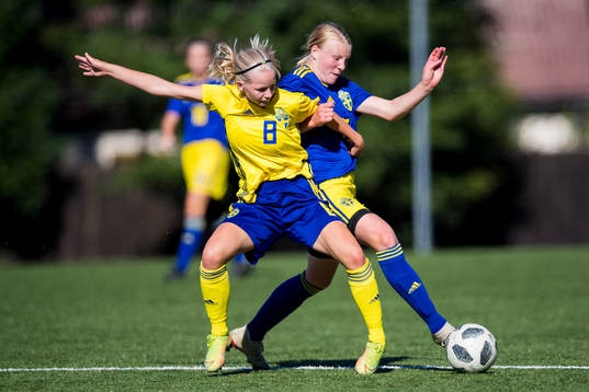 Bla gjennom flere bilder av Fotboll, Flickor, Riksläger, Bosön